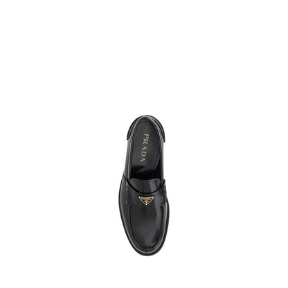 Mocasines con placa triangular de Prada