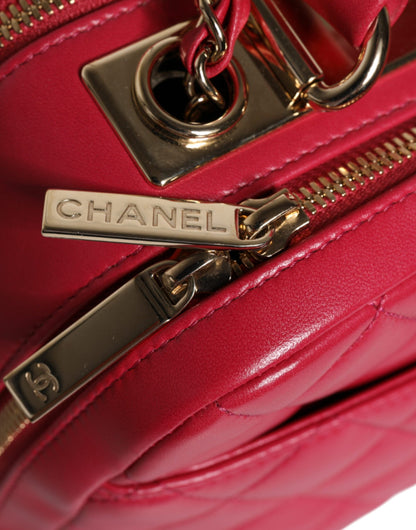 Bolso de piel de cordero con cadena CC y sello rosa de Chanel