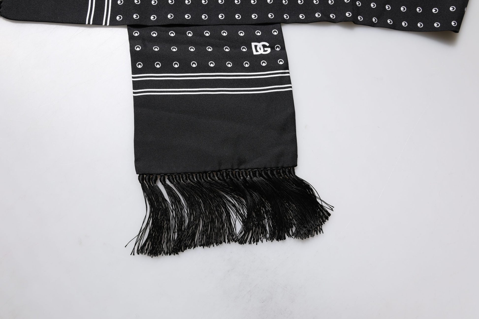 Dolce & Gabbana Black White Polka Dotted Silk Skinny Fringes Scarf – par Dolce & Gabbana | Disponible sur Sandy Store ByNet