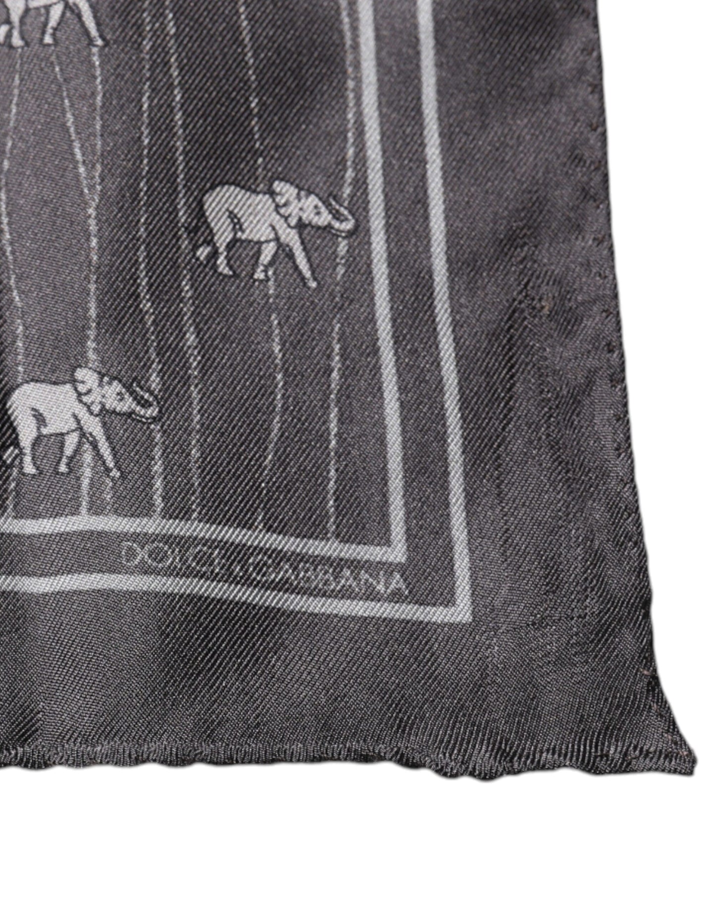 Dolce & Gabbana Brown Elephant Fantasy Handkerchief Scarf – par Dolce & Gabbana | Disponible sur Sandy Store ByNet