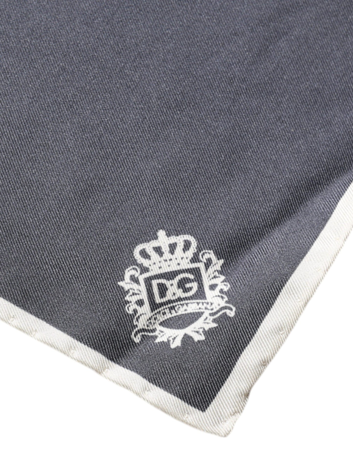 Dolce & Gabbana Gray Crown Logo Square Handkerchief Scarf – par Dolce & Gabbana | Disponible sur Sandy Store ByNet