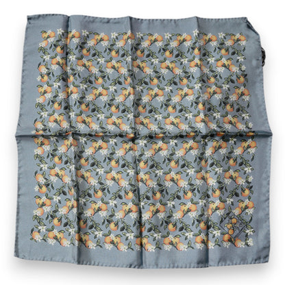 Dolce & Gabbana Gray Oranges Silk Square Handkerchief Scarf – par Dolce & Gabbana | Disponible sur Sandy Store ByNet