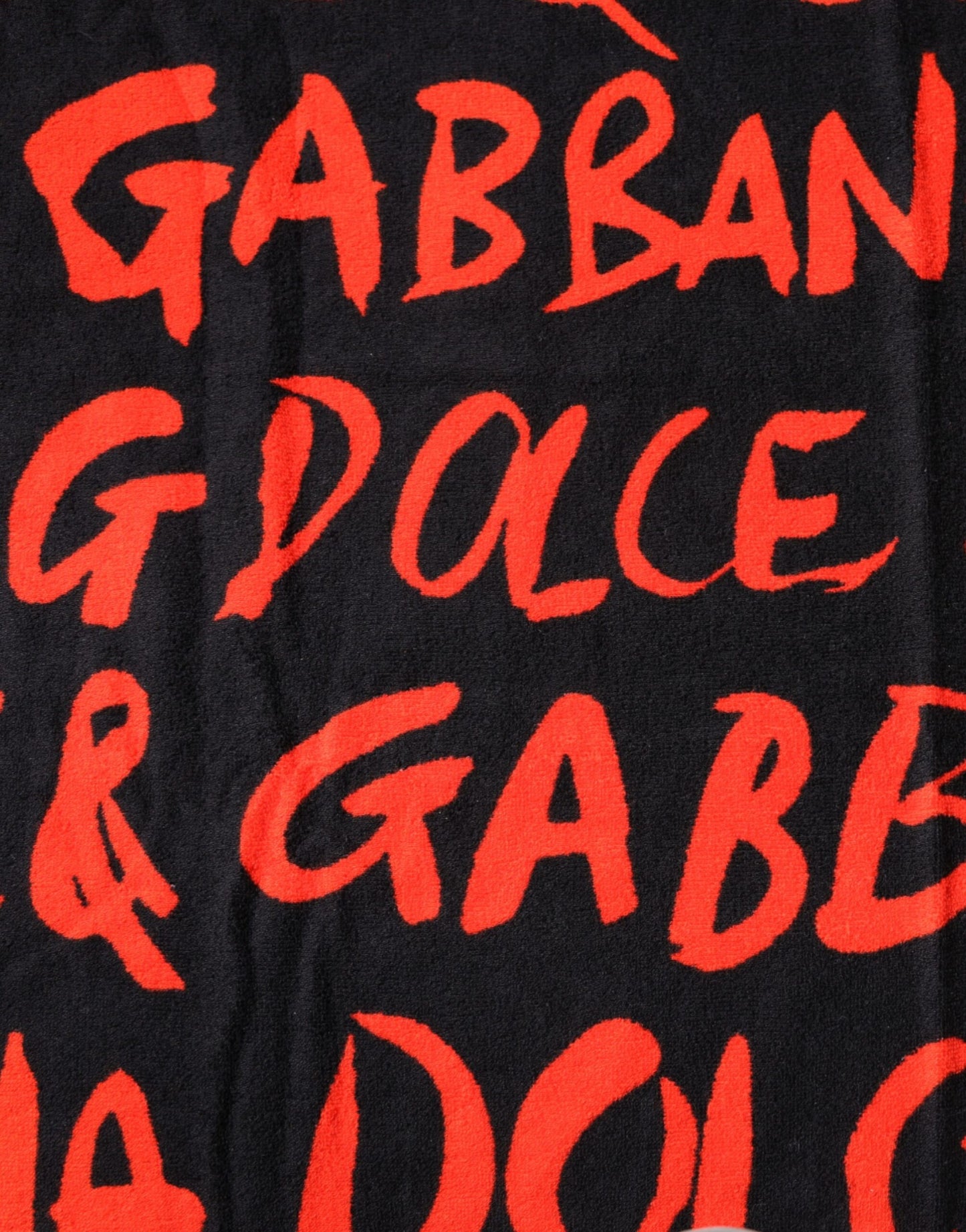 Dolce & Gabbana Black Red Logo Print Cotton Beach Towel – par Dolce & Gabbana | Disponible sur Sandy Store ByNet