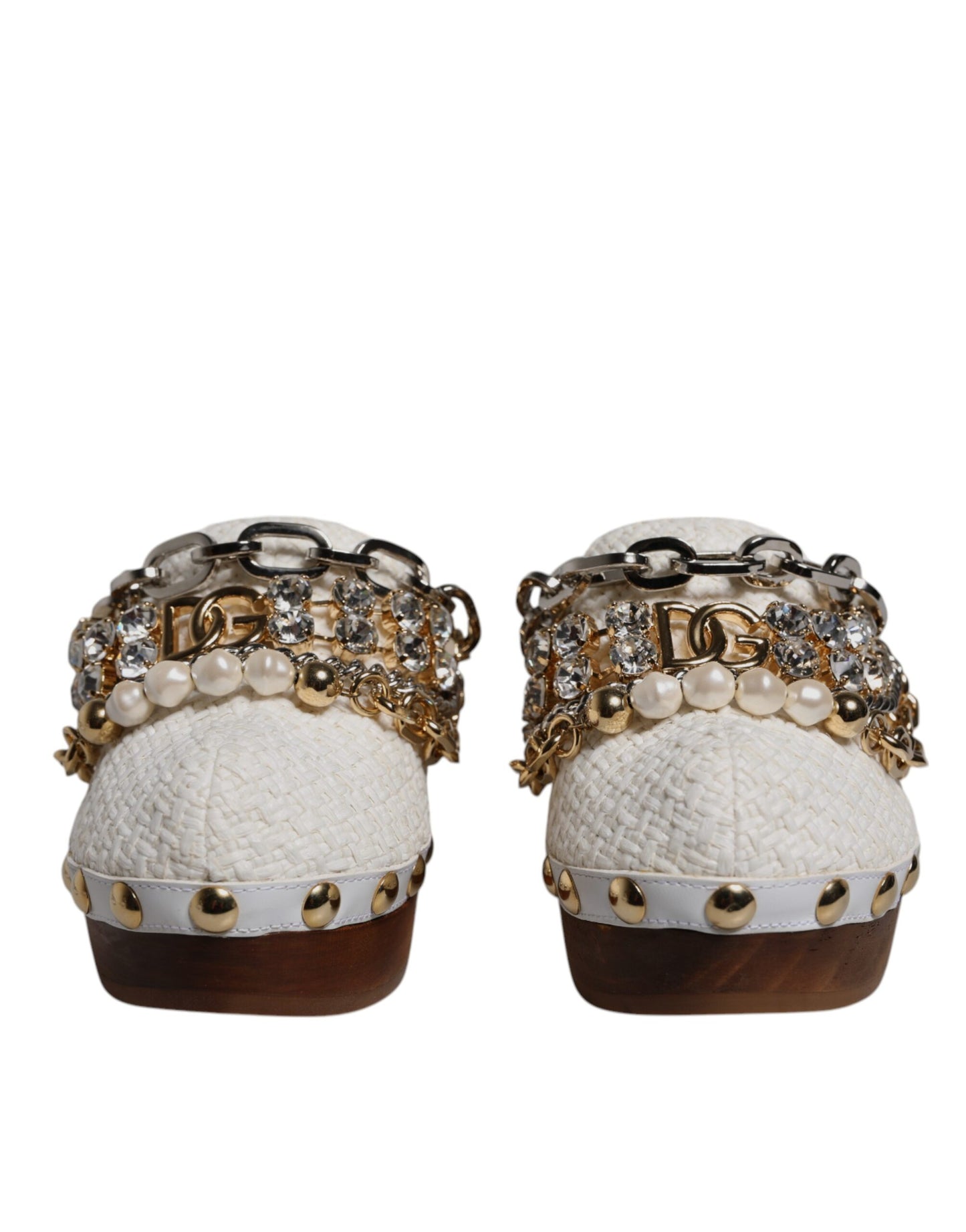 Zuecos de rafia blancos de Dolce &amp; Gabbana, sandalias con cadena y joyas