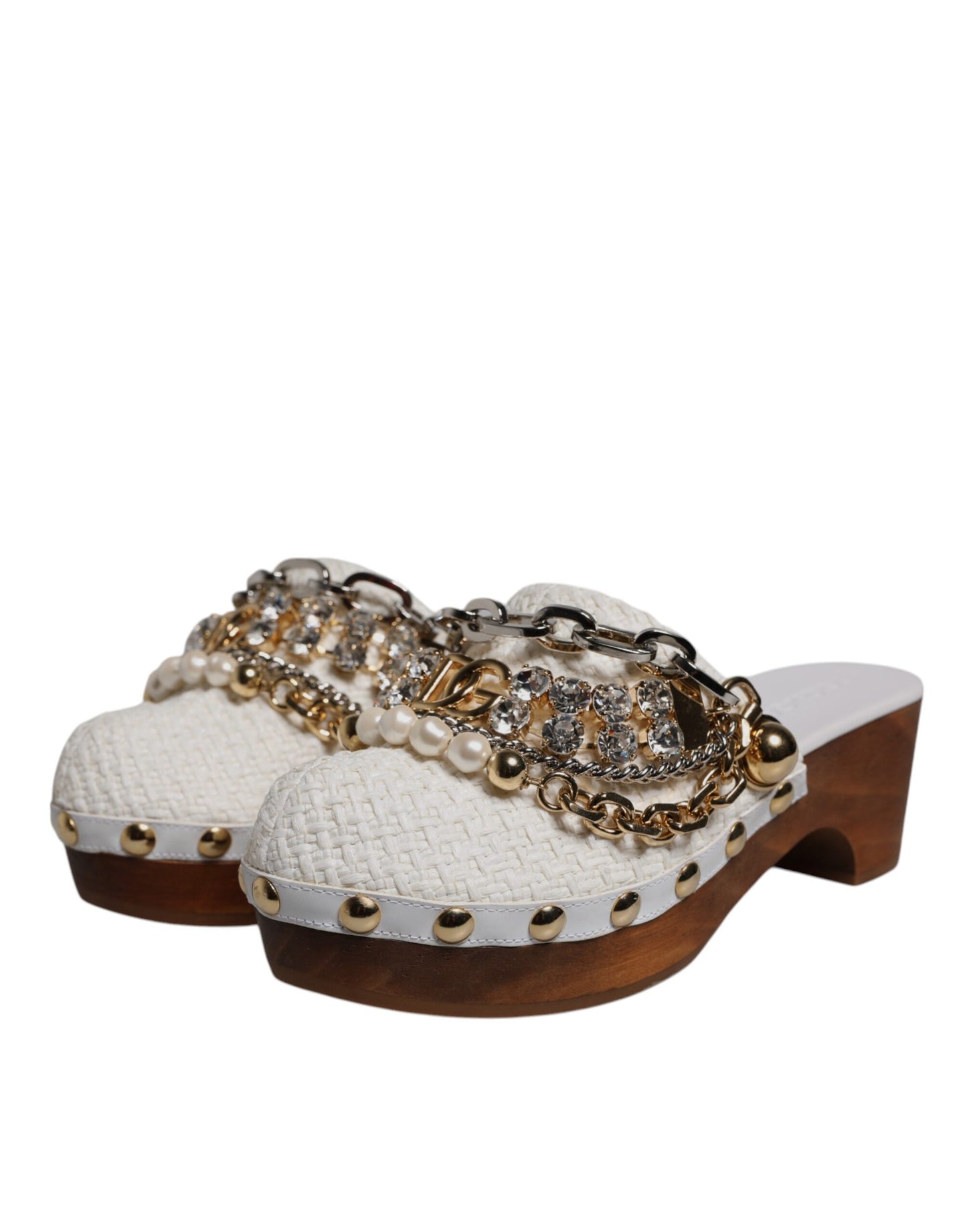 Zuecos de rafia blancos de Dolce &amp; Gabbana, sandalias con cadena y joyas