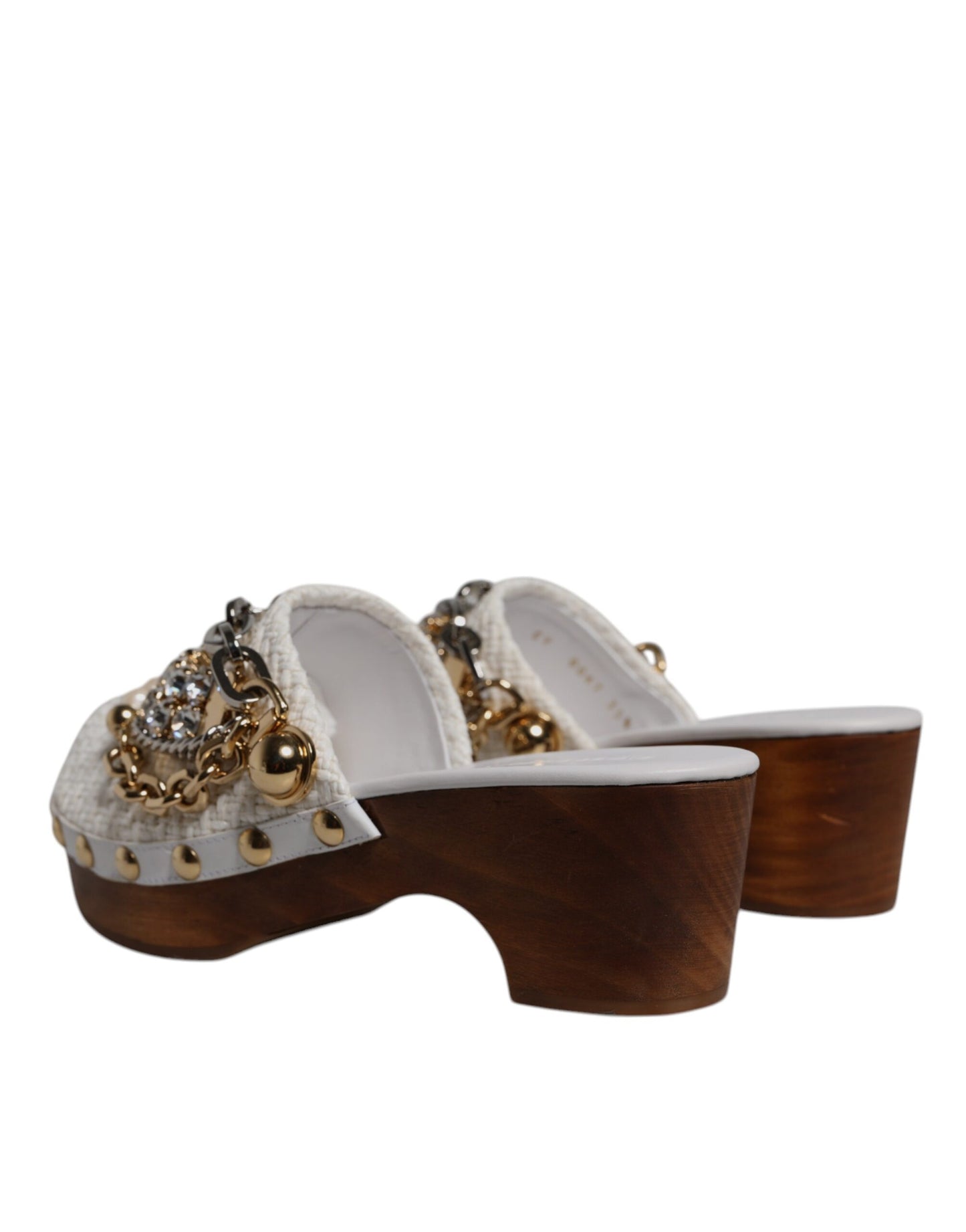 Zuecos de rafia blancos de Dolce &amp; Gabbana, sandalias con cadena y joyas
