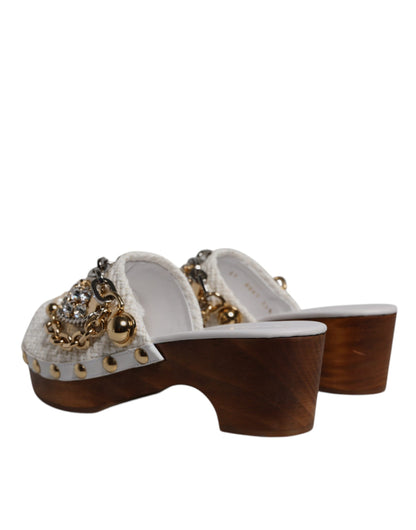 Zuecos de rafia blancos de Dolce &amp; Gabbana, sandalias con cadena y joyas