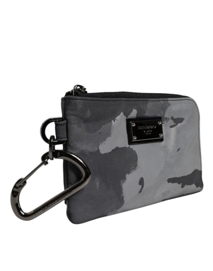 Bolso con llavero y placa con el logotipo de camuflaje en negro y gris de Dolce &amp; Gabbana