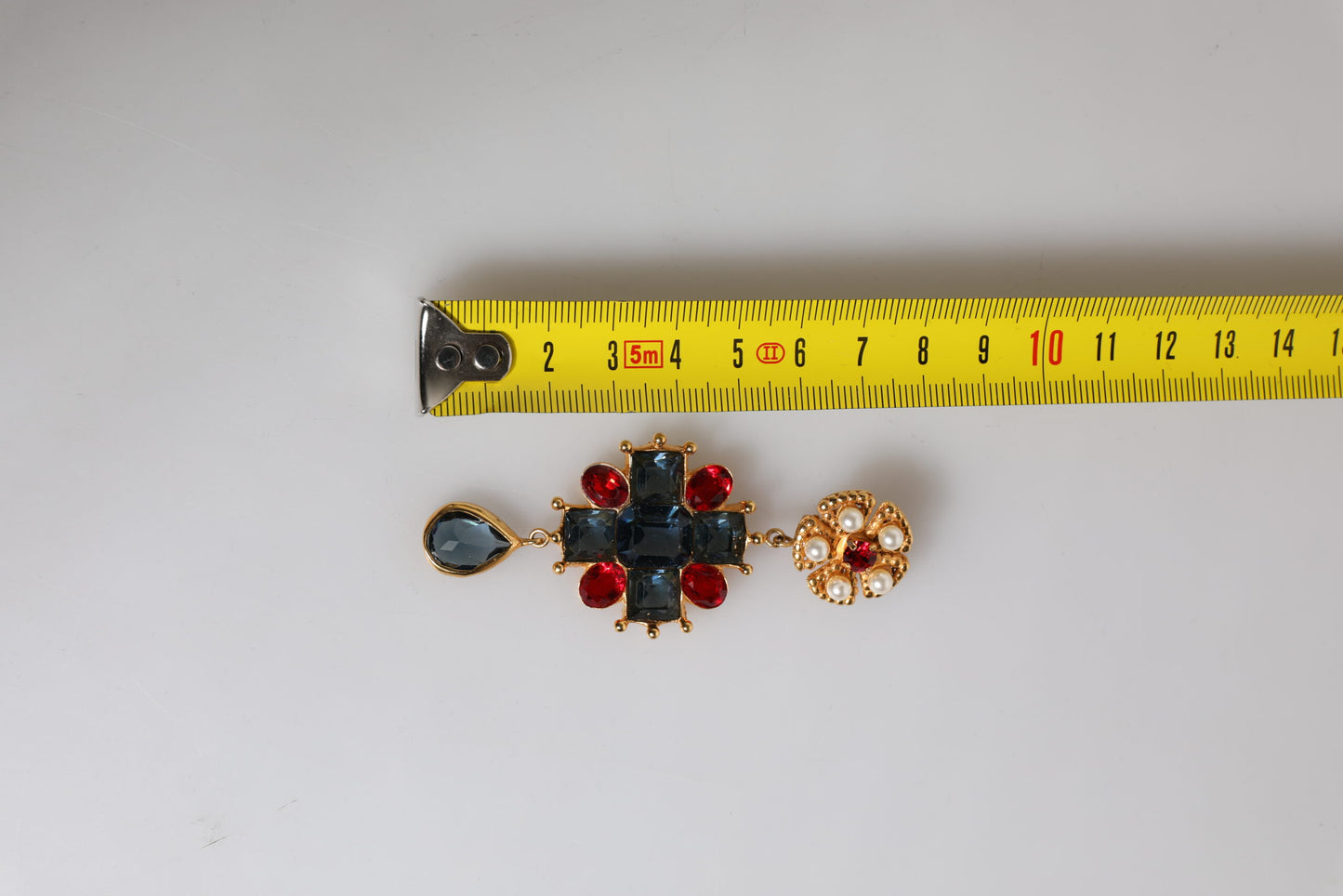 Boucles d'oreilles pendantes Dolce &amp; Gabbana en cristal doré ornées de strass