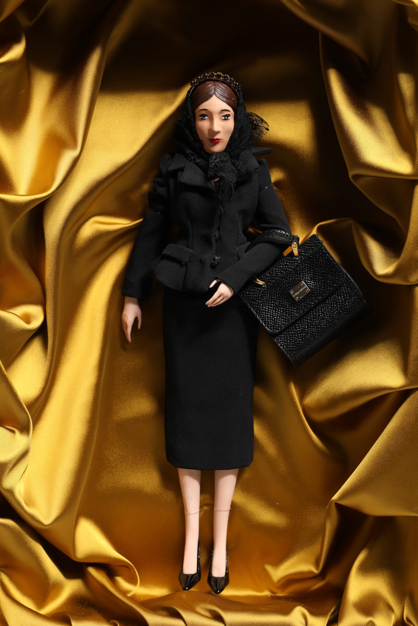 Poupées Dolce &amp; Gabbana en céramique, porcelaine, cuir et robe noire