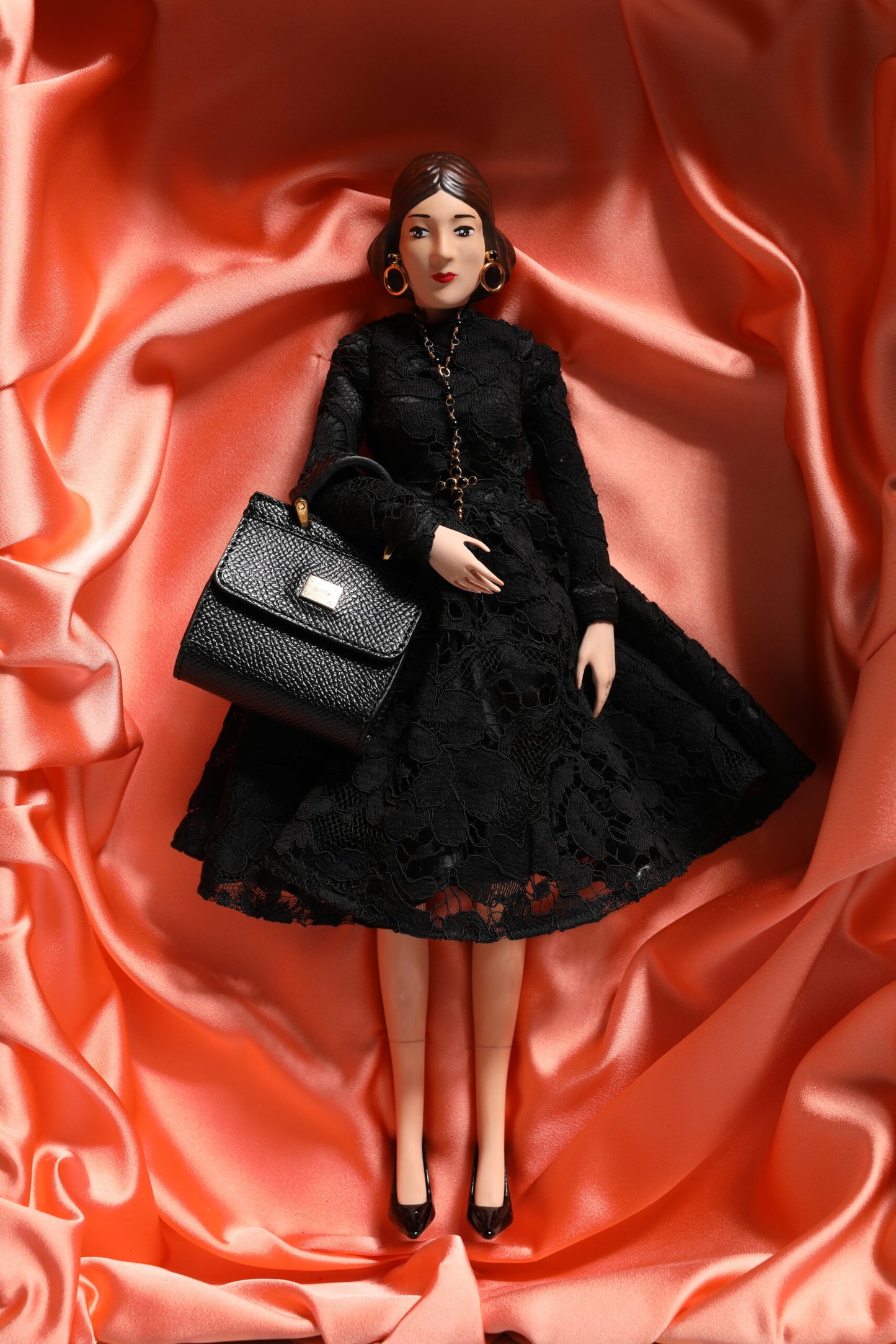Poupées Dolce &amp; Gabbana en céramique, porcelaine, cuir et robe noire