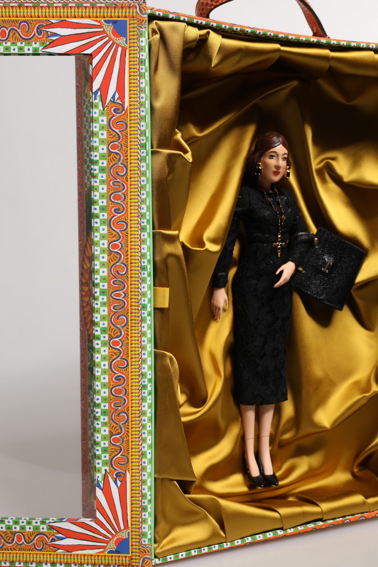 Poupées Dolce &amp; Gabbana en céramique, porcelaine, cuir et robe noire
