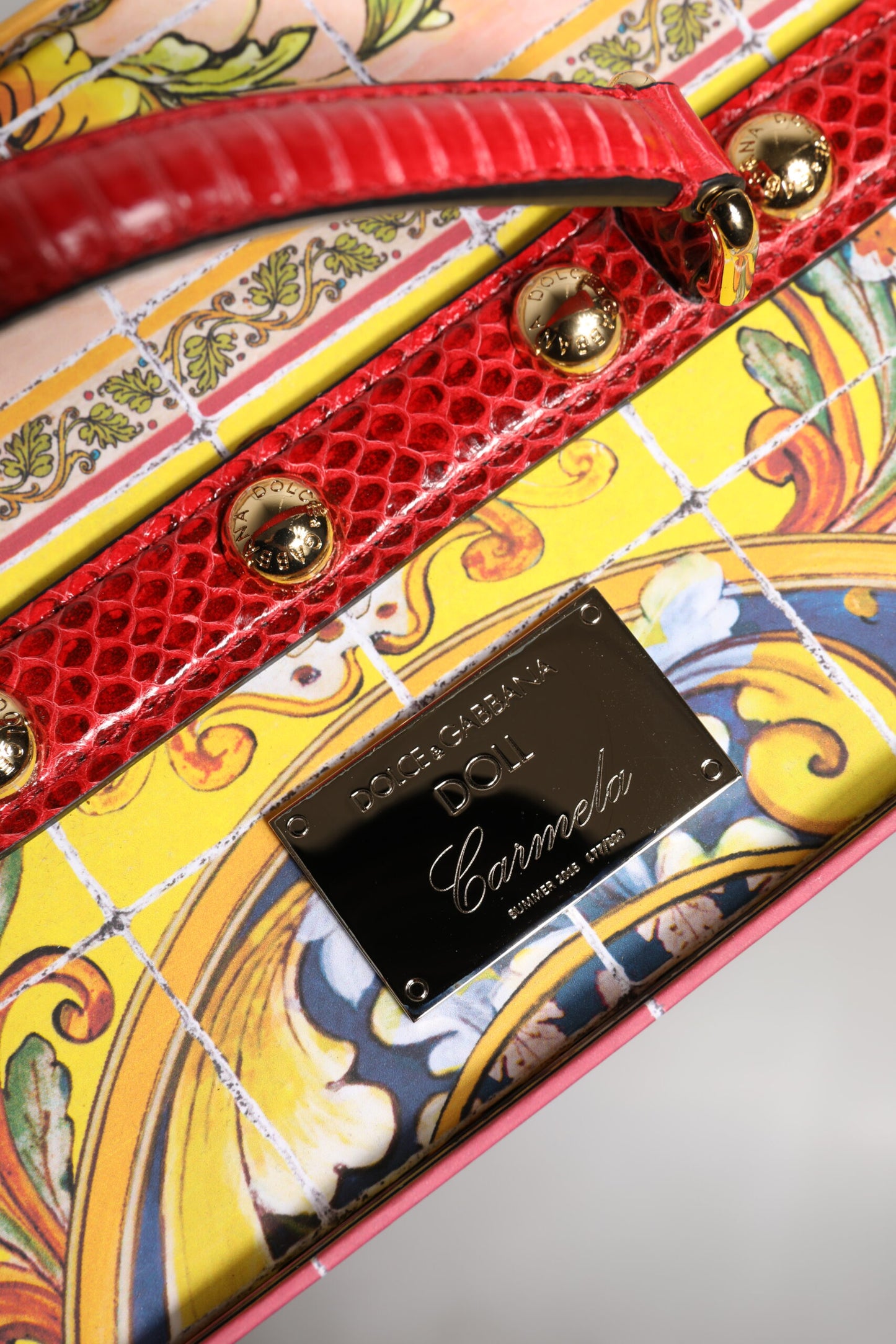 Poupées Dolce &amp; Gabbana en céramique, porcelaine, cuir et robe noire