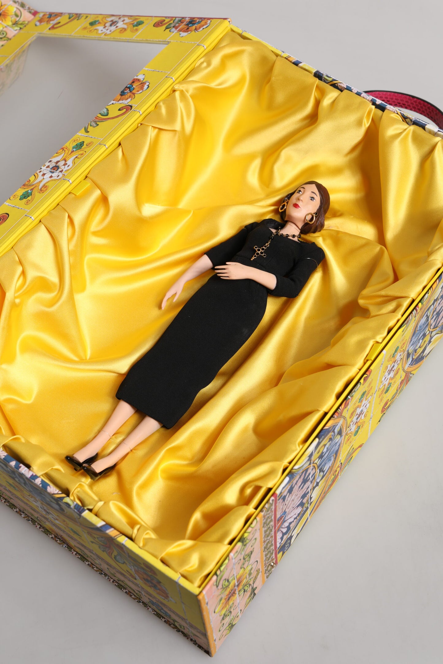 Poupées Dolce &amp; Gabbana en céramique, porcelaine, cuir et robe noire