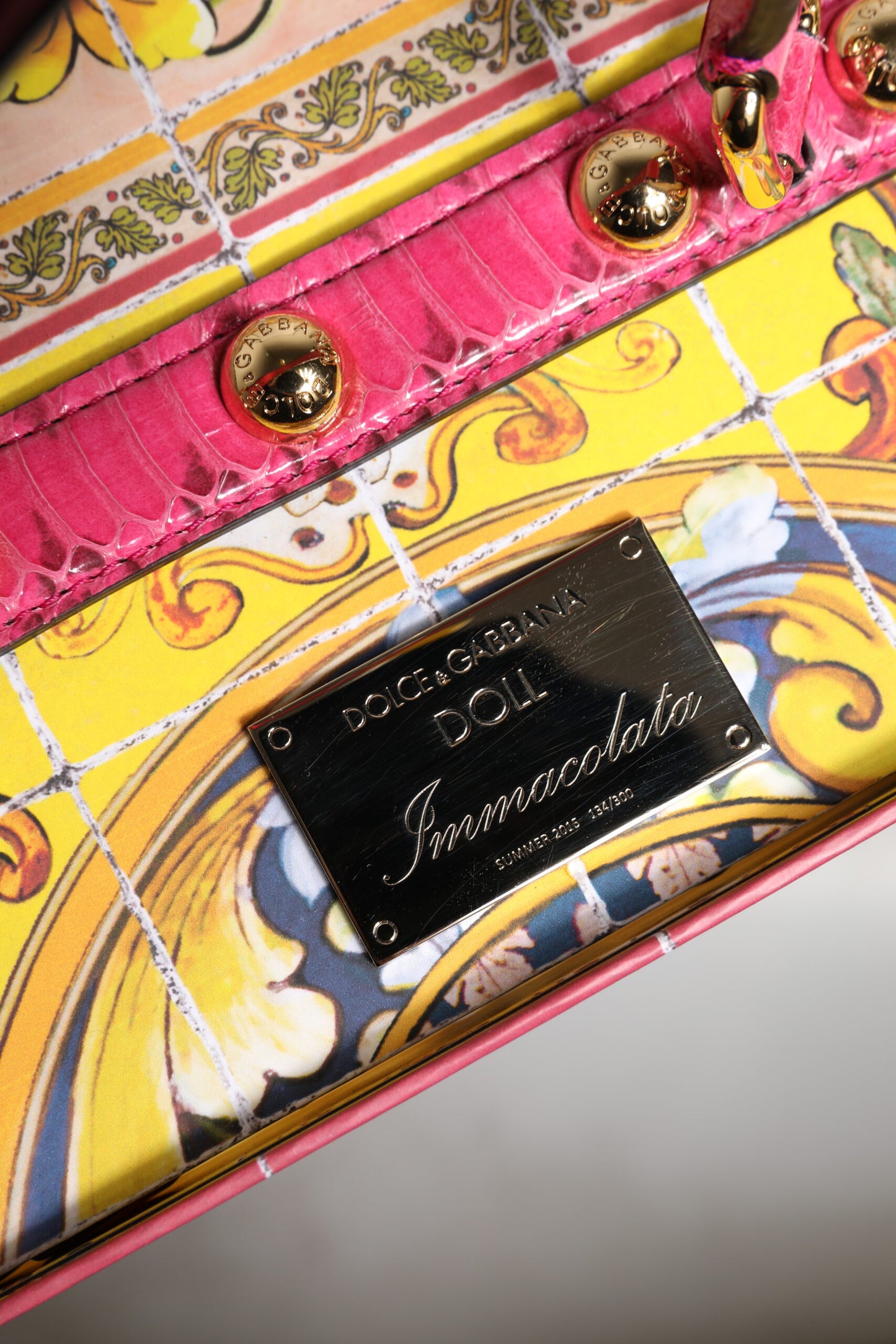 Poupées Dolce &amp; Gabbana en céramique, porcelaine, cuir et robe noire