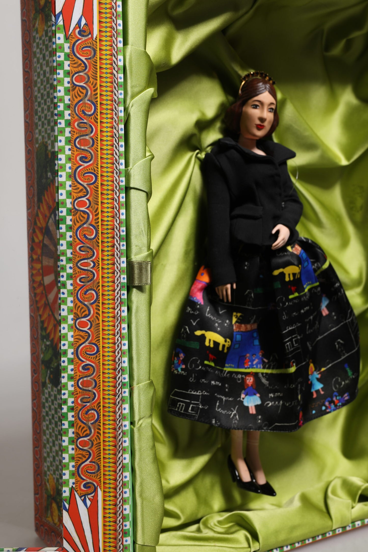 Poupées Dolce &amp; Gabbana en céramique, porcelaine, cuir et robe noire
