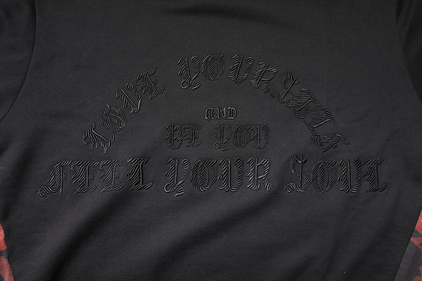 Pull ras du cou brodé noir Dolce &amp; Gabbana