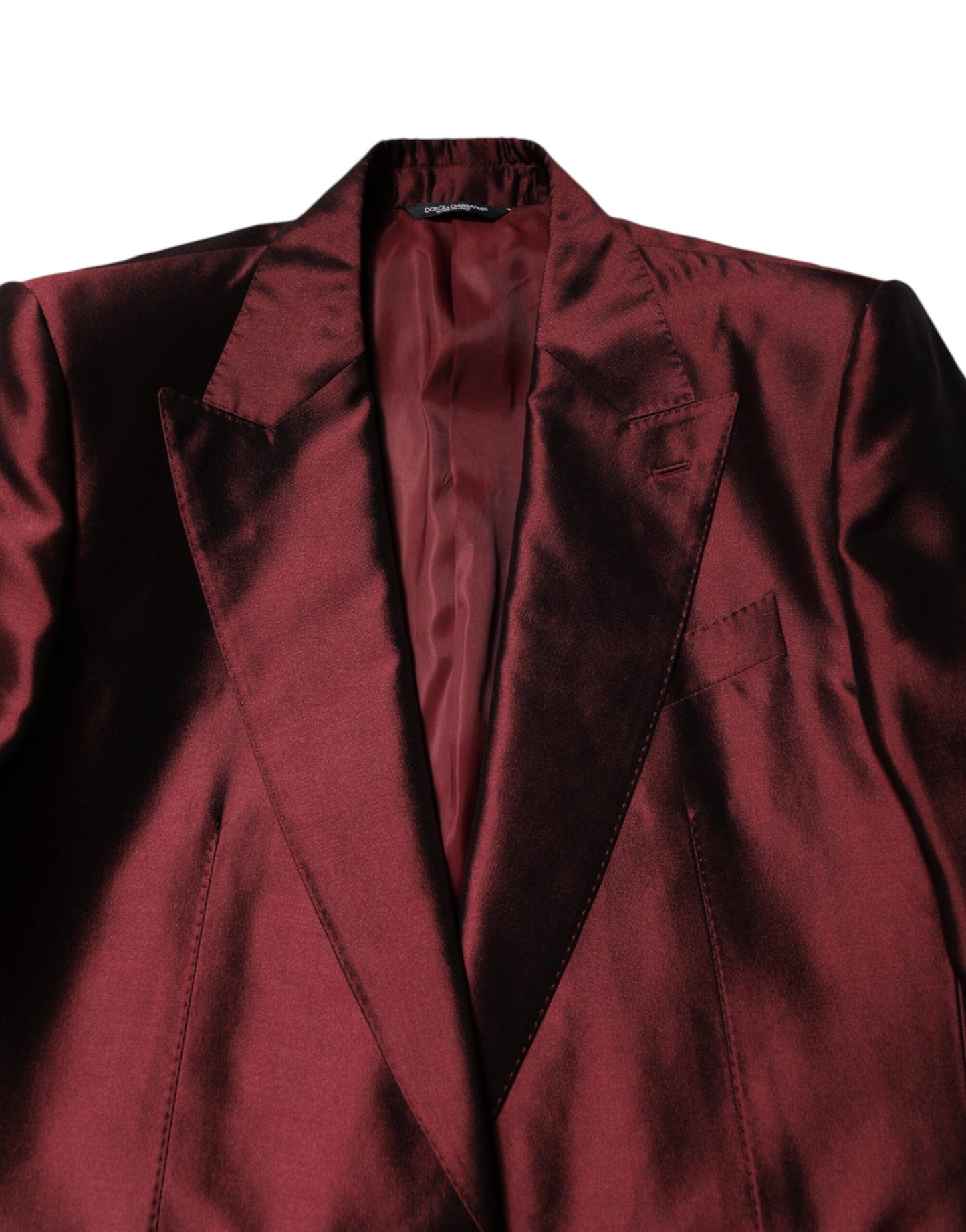 Traje de dos piezas de seda burdeos de Dolce &amp; Gabbana con botonadura sencilla