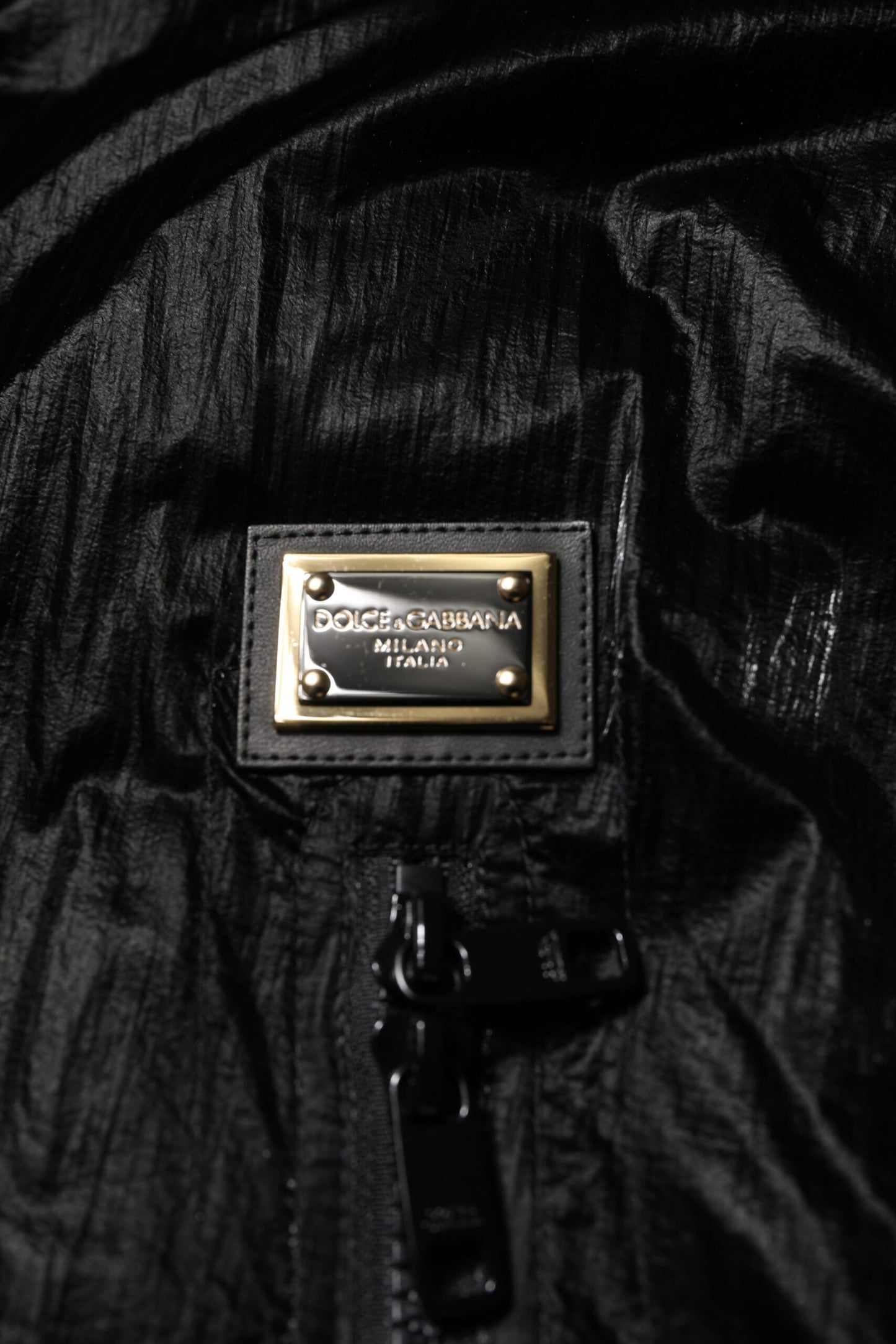 Chaqueta acolchada con capucha y cremallera completa con logotipo negro de Dolce &amp; Gabbana