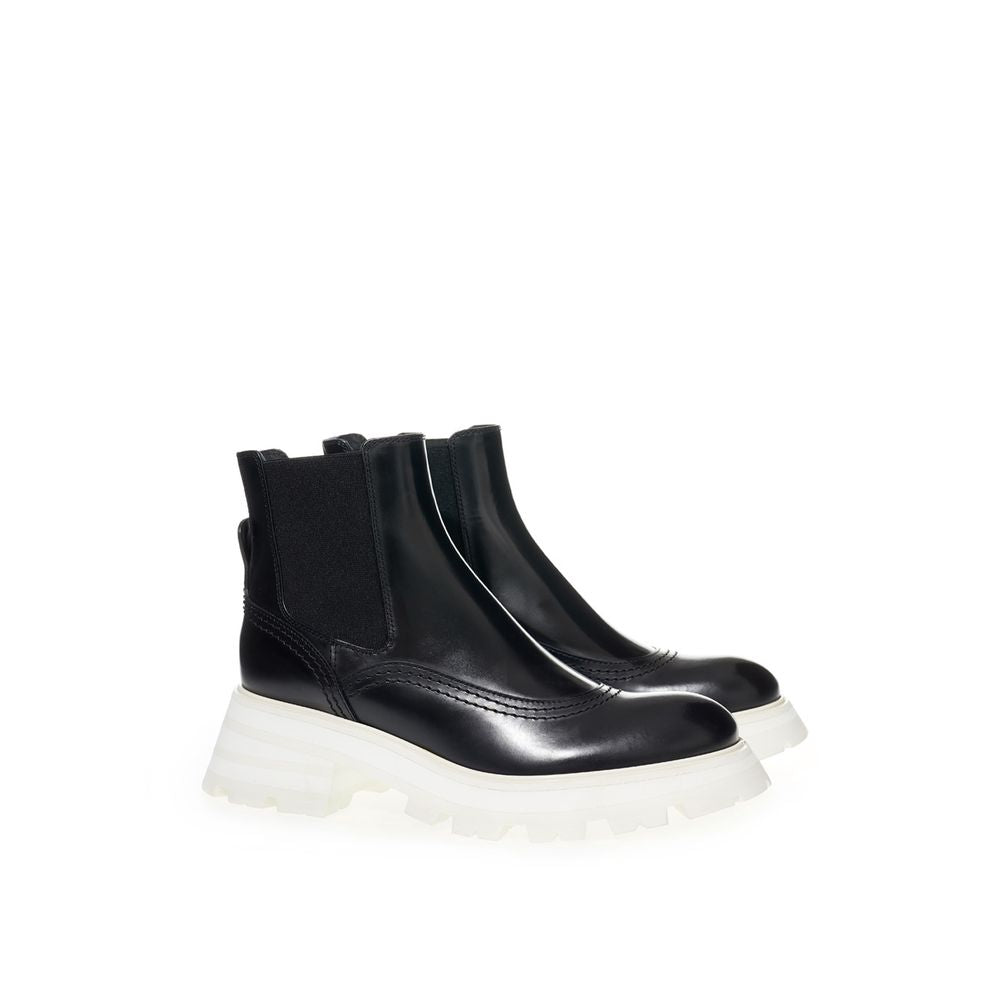 Alexander McQueen Elegant Leather Boots in Timeless Black - Sandy Store ByNet
