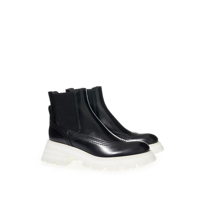 Alexander McQueen Elegant Leather Boots in Timeless Black - Sandy Store ByNet