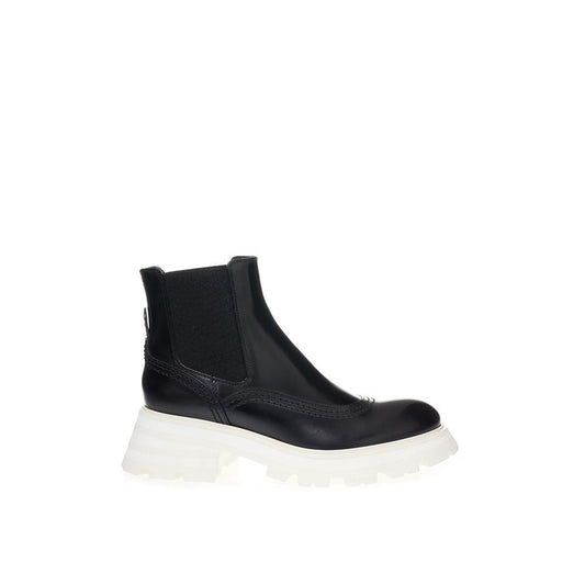 Alexander McQueen Elegant Leather Boots in Timeless Black - Sandy Store ByNet