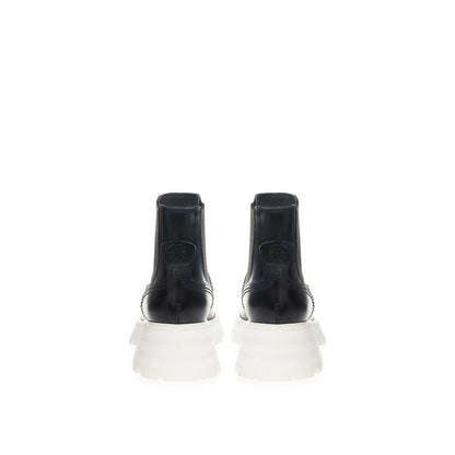 Alexander McQueen Elegant Leather Boots in Timeless Black - Sandy Store ByNet