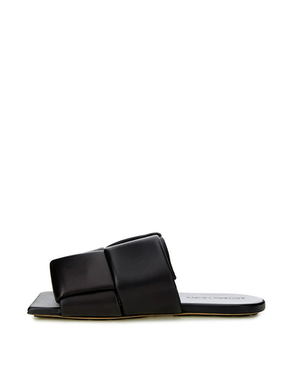 Bottega Veneta Elegant Black Leather Sandals – EU37/US7 par Bottega Veneta | Disponible sur Sandy Store ByNet