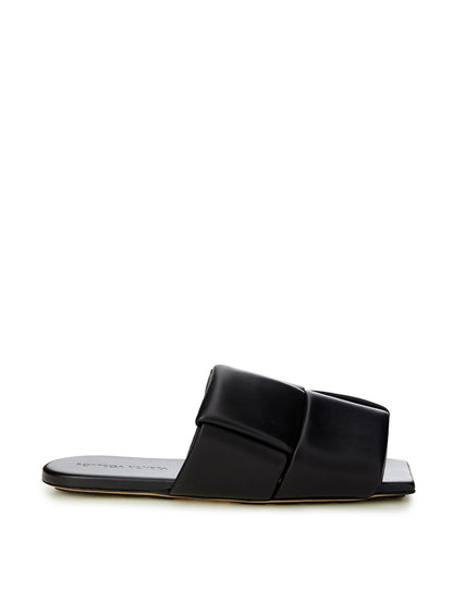 Bottega Veneta Elegant Black Leather Sandals – EU37/US7 par Bottega Veneta | Disponible sur Sandy Store ByNet