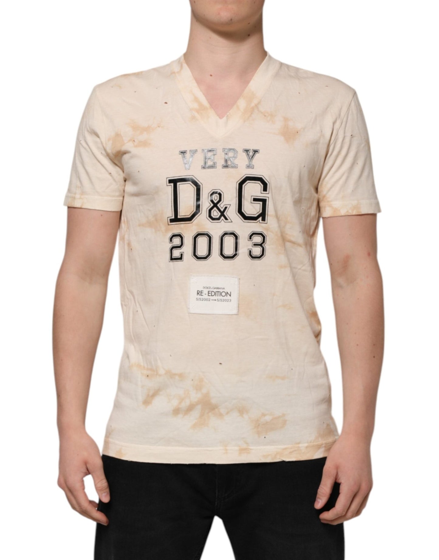 Dolce & Gabbana Beige Logo Print Short Sleeve V - neck T-shirt – IT50 | L par Dolce & Gabbana | Disponible sur Sandy Store ByNet