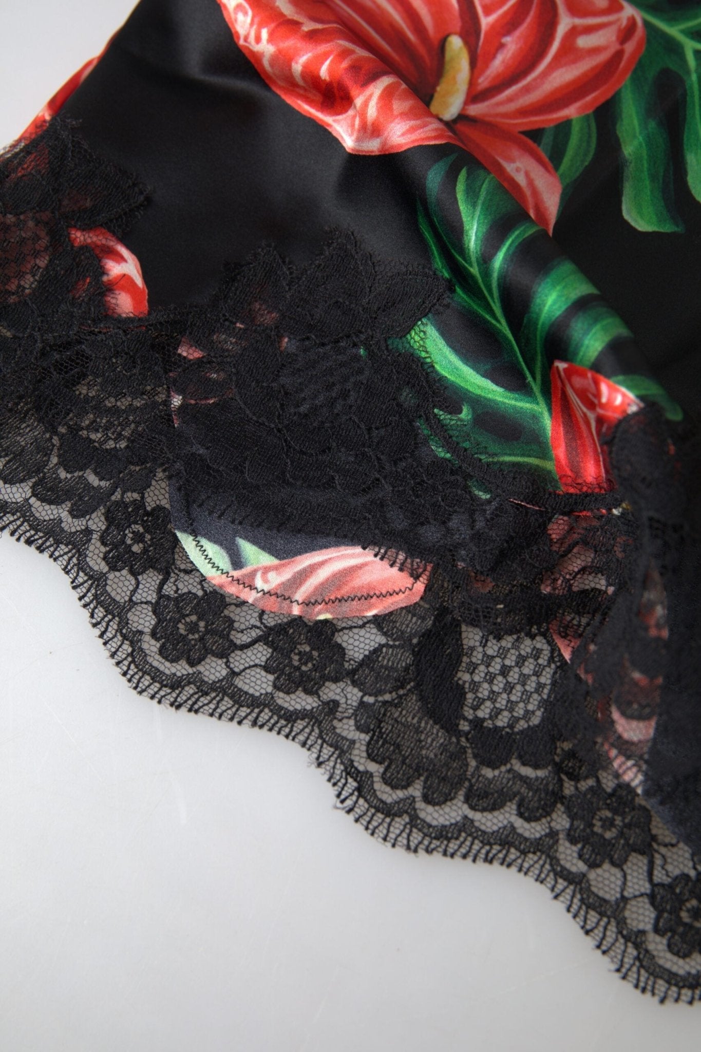 Dolce & Gabbana Black Anthurium Print Silk Camisole Top Underwear – IT1 | XS par Dolce & Gabbana | Disponible sur Sandy Store ByNet