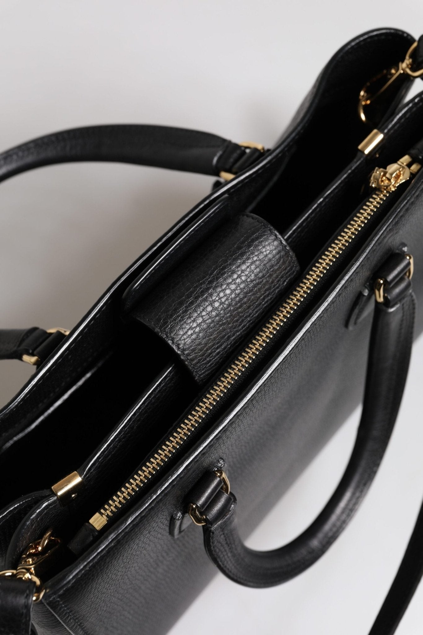 Dolce & Gabbana Black Calf Leather Logo Plaque Shoulder Handbag Bag - Sandy Store ByNet