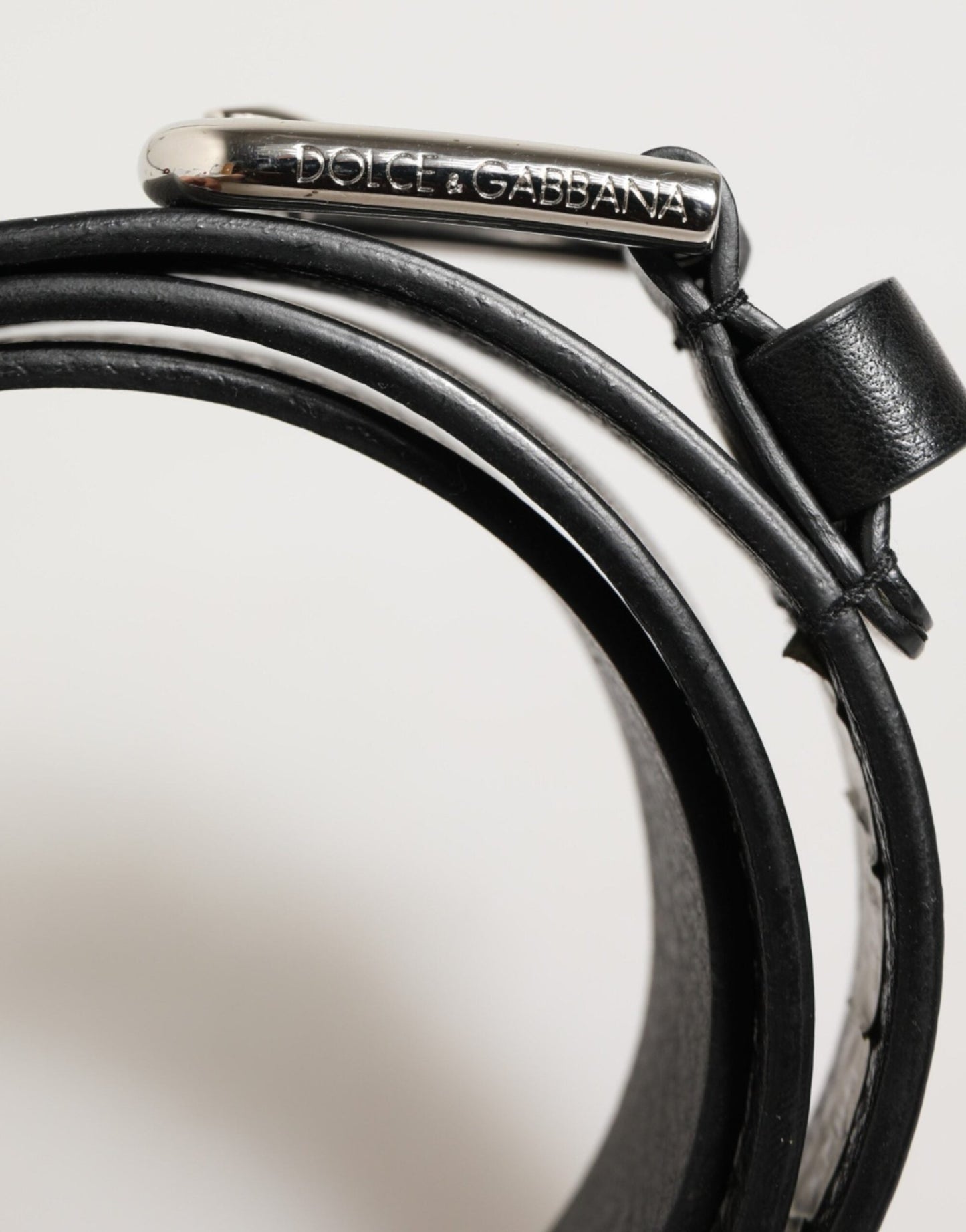 Dolce & Gabbana Black Leather Classic Metal Logo Buckle Belt – 90 cm / 36 Inches par Dolce & Gabbana | Disponible sur Sandy Store ByNet