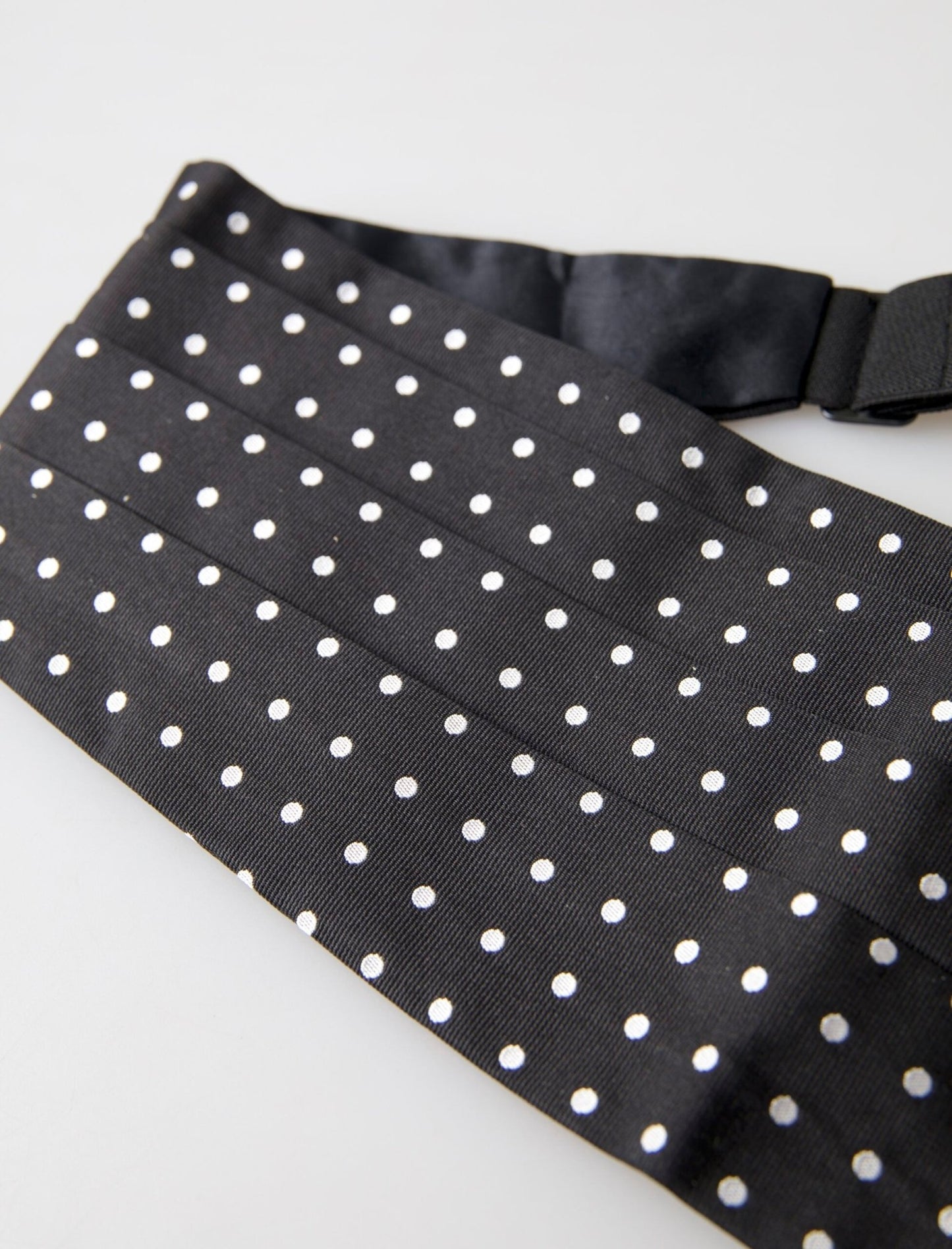 Dolce & Gabbana Black Silk Polka Waist Tuxedo Belt Cummerbund – IT52 | L par Dolce & Gabbana | Disponible sur Sandy Store ByNet