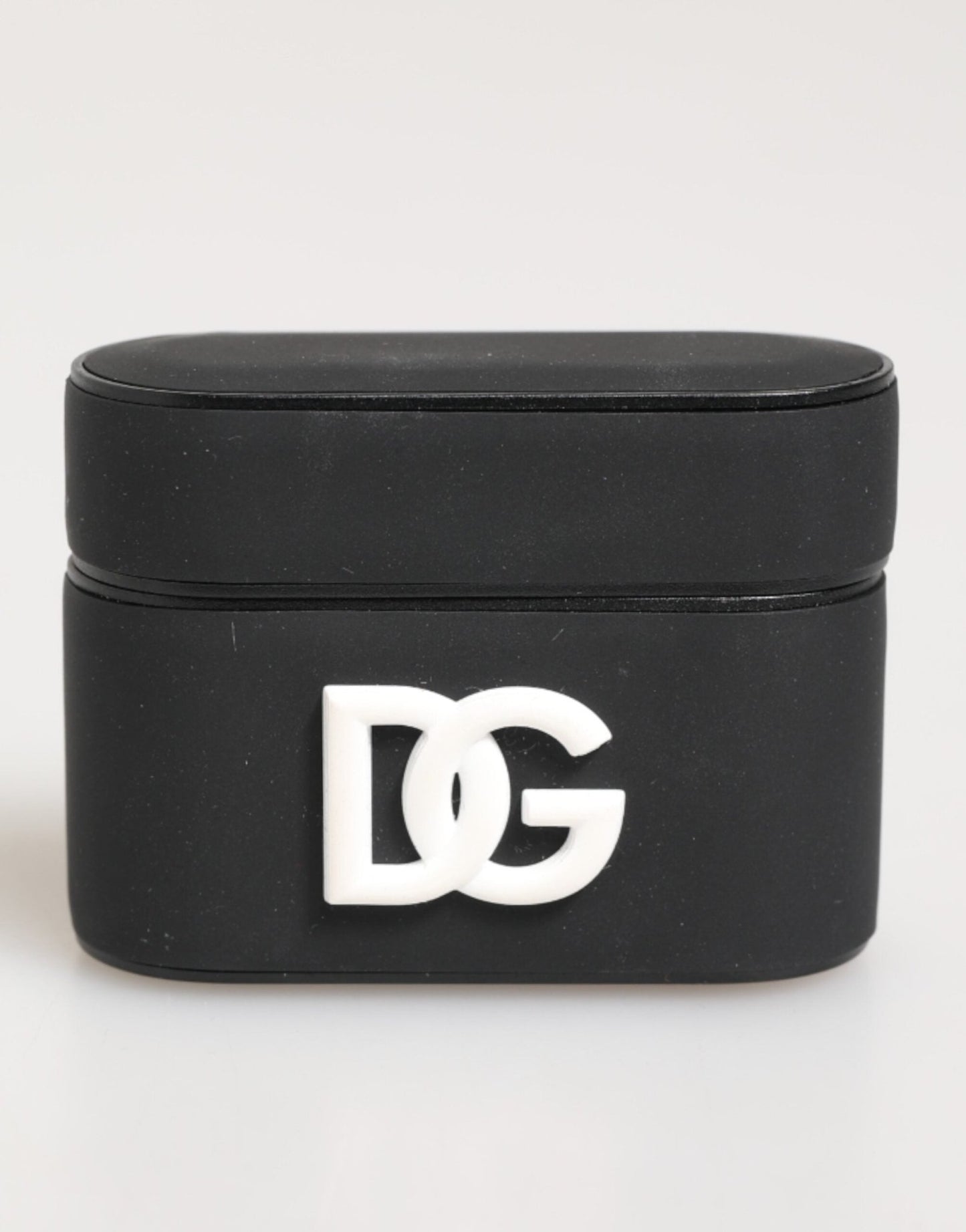 Dolce & Gabbana Black White Rubber Embossed Logo Accessory Airpods Case – par Dolce & Gabbana | Disponible sur Sandy Store ByNet