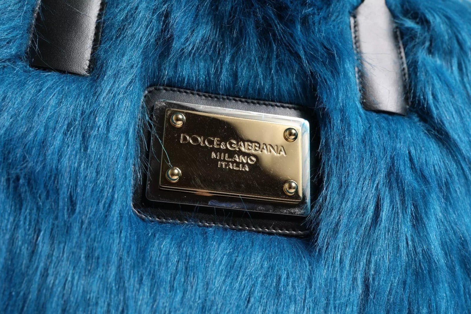 Dolce & Gabbana Blue Fur Logo Plaque Double Handle Shoulder Bag – par Dolce & Gabbana | Disponible sur Sandy Store ByNet