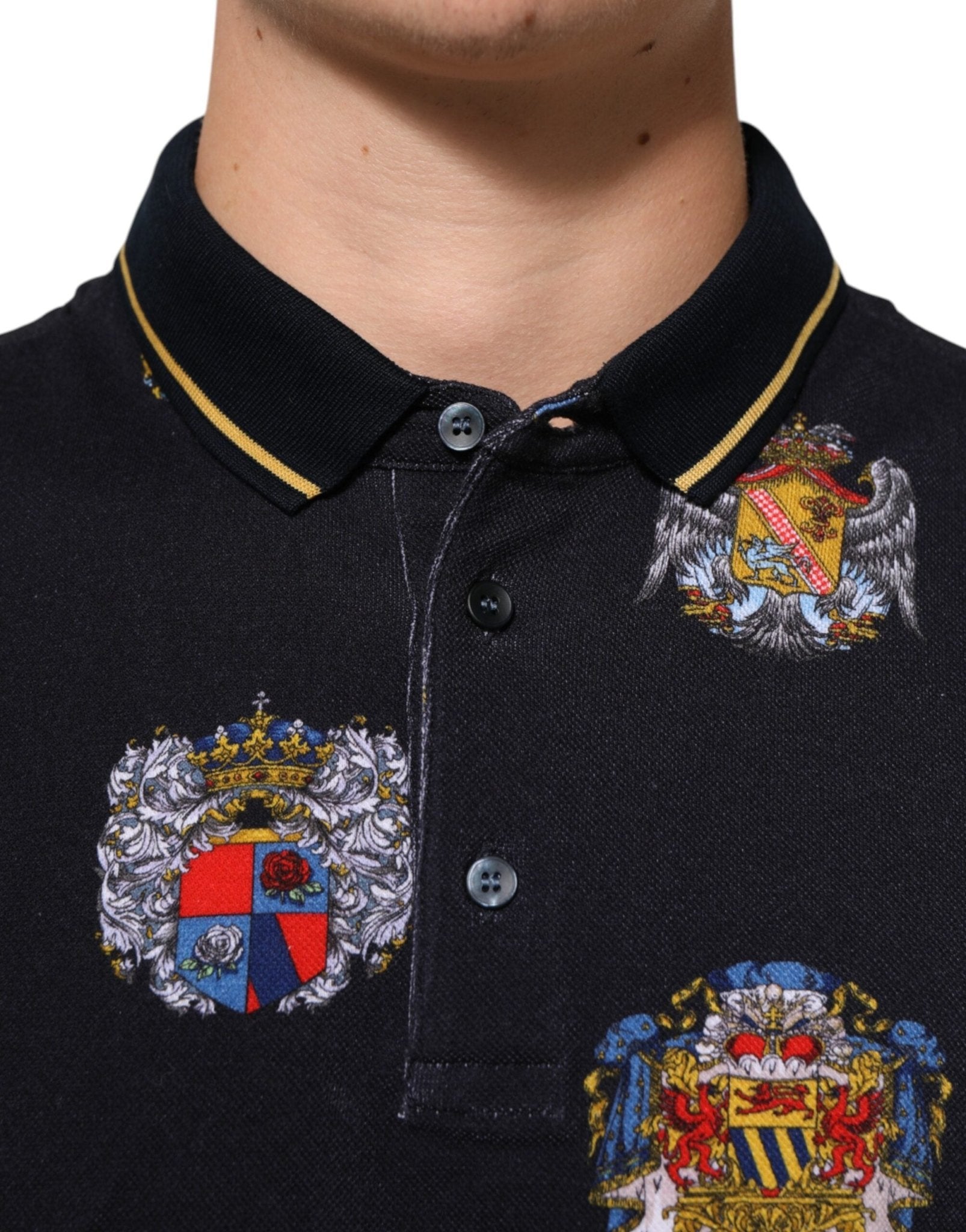 Dolce & Gabbana Blue Heraldic Crest Print Polo Shirt T-shirt – IT52 | XL par Dolce & Gabbana | Disponible sur Sandy Store ByNet