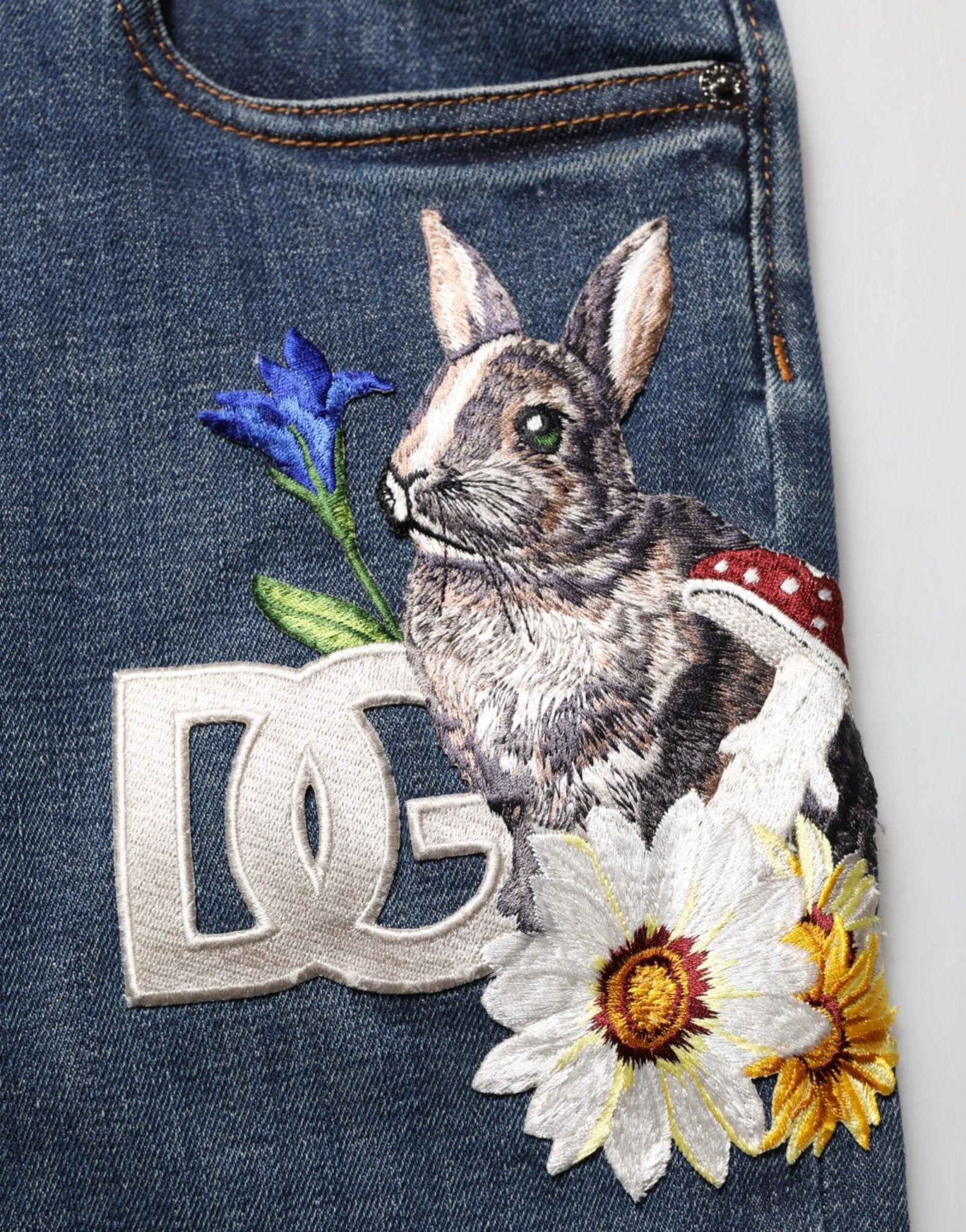 Dolce & Gabbana Blue Rabbit Embroidery Slim Men Denim Jeans – IT48 | M par Dolce & Gabbana | Disponible sur Sandy Store ByNet