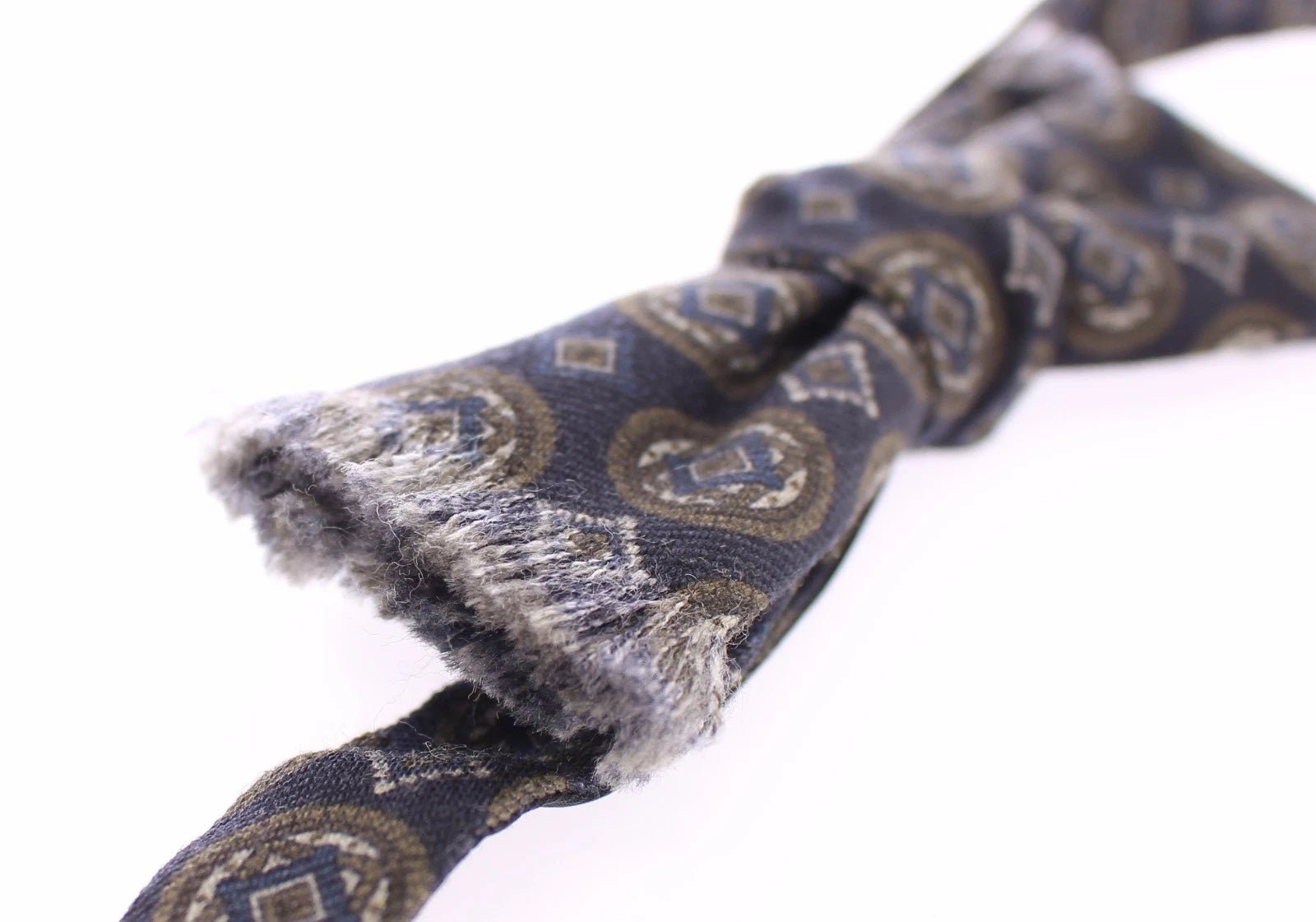 Dolce & Gabbana Blue Silk Baroque Fantasi Tied Bow Tie Papillon – par Dolce & Gabbana | Disponible sur Sandy Store ByNet