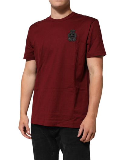 Dolce & Gabbana Bordeaux Red Cotton Crest Logo Patch T-Shirt – IT54 | XL par Dolce & Gabbana | Disponible sur Sandy Store ByNet