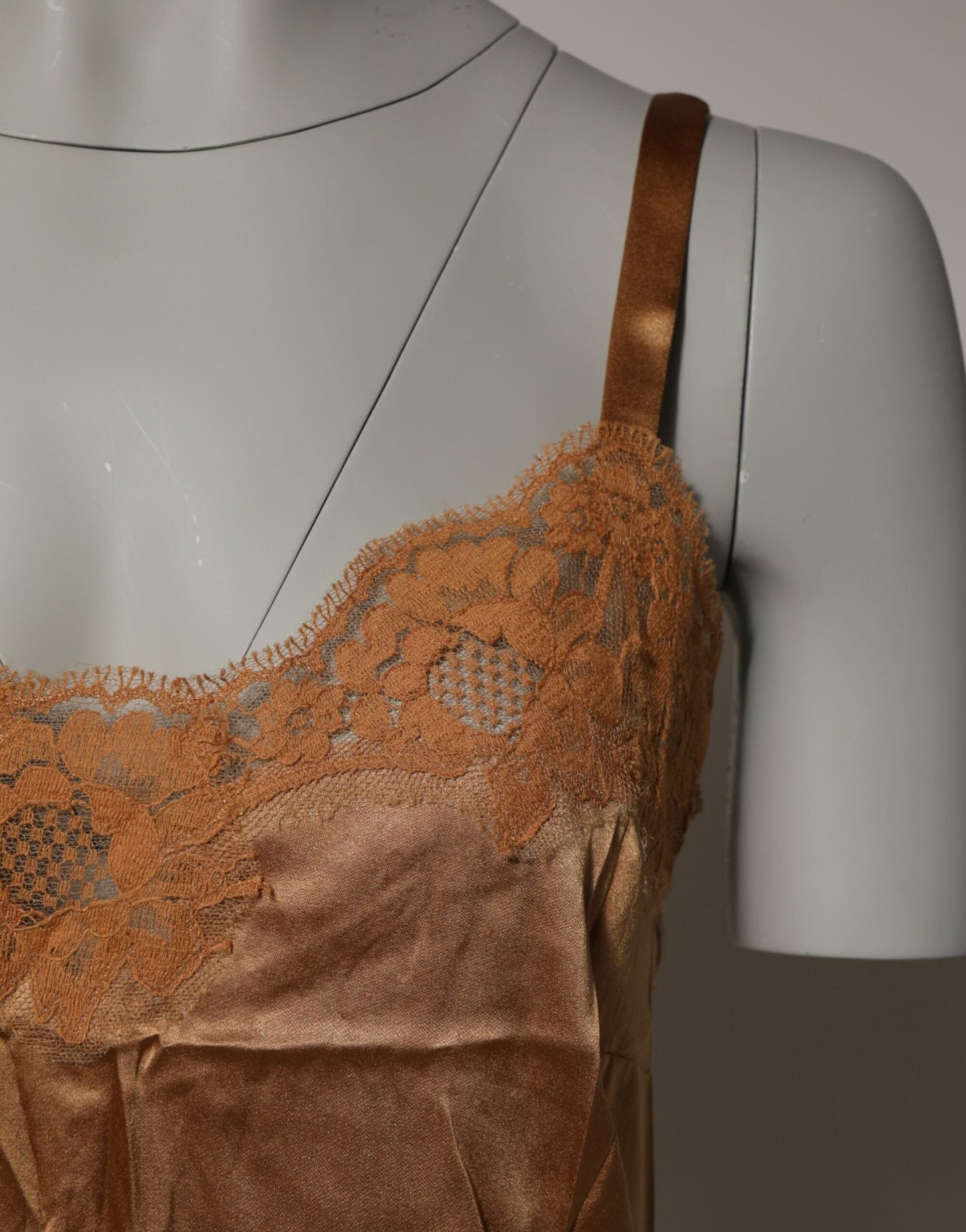 Dolce & Gabbana Brown Floral Lace Tank Lingerie Sleepwear Underwear – IT3 | M par Dolce & Gabbana | Disponible sur Sandy Store ByNet