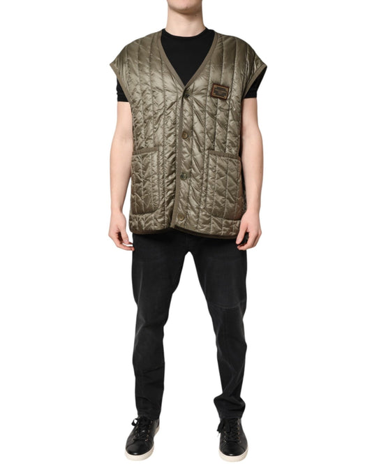 Dolce & Gabbana Brown Logo Plaque Quilted Vest Jacket – IT52 | XL par Dolce & Gabbana | Disponible sur Sandy Store ByNet