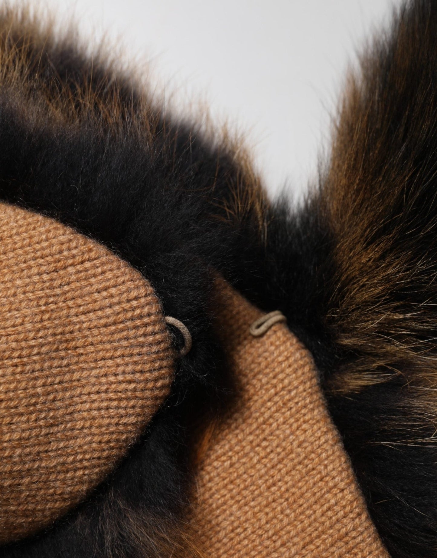 Dolce & Gabbana Brown Red Fox Fur Neck Cashmere Warmer Scarf – par Dolce & Gabbana | Disponible sur Sandy Store ByNet