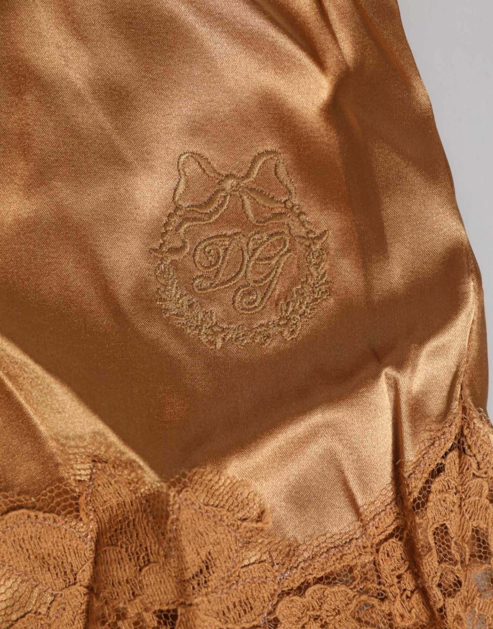 Dolce & Gabbana Brown Silk Satin Floral Lace Shorts Underwear – IT4 | L par Dolce & Gabbana | Disponible sur Sandy Store ByNet