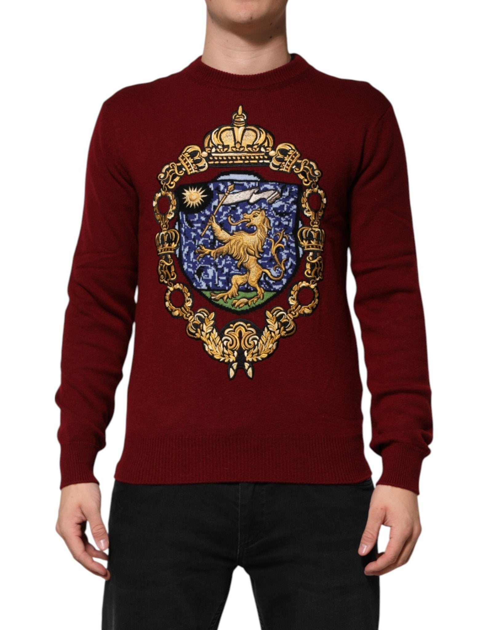 Dolce & Gabbana Burgundy Cashmere Lion Crest Pullover Sweater – IT50 | L par Dolce & Gabbana | Disponible sur Sandy Store ByNet
