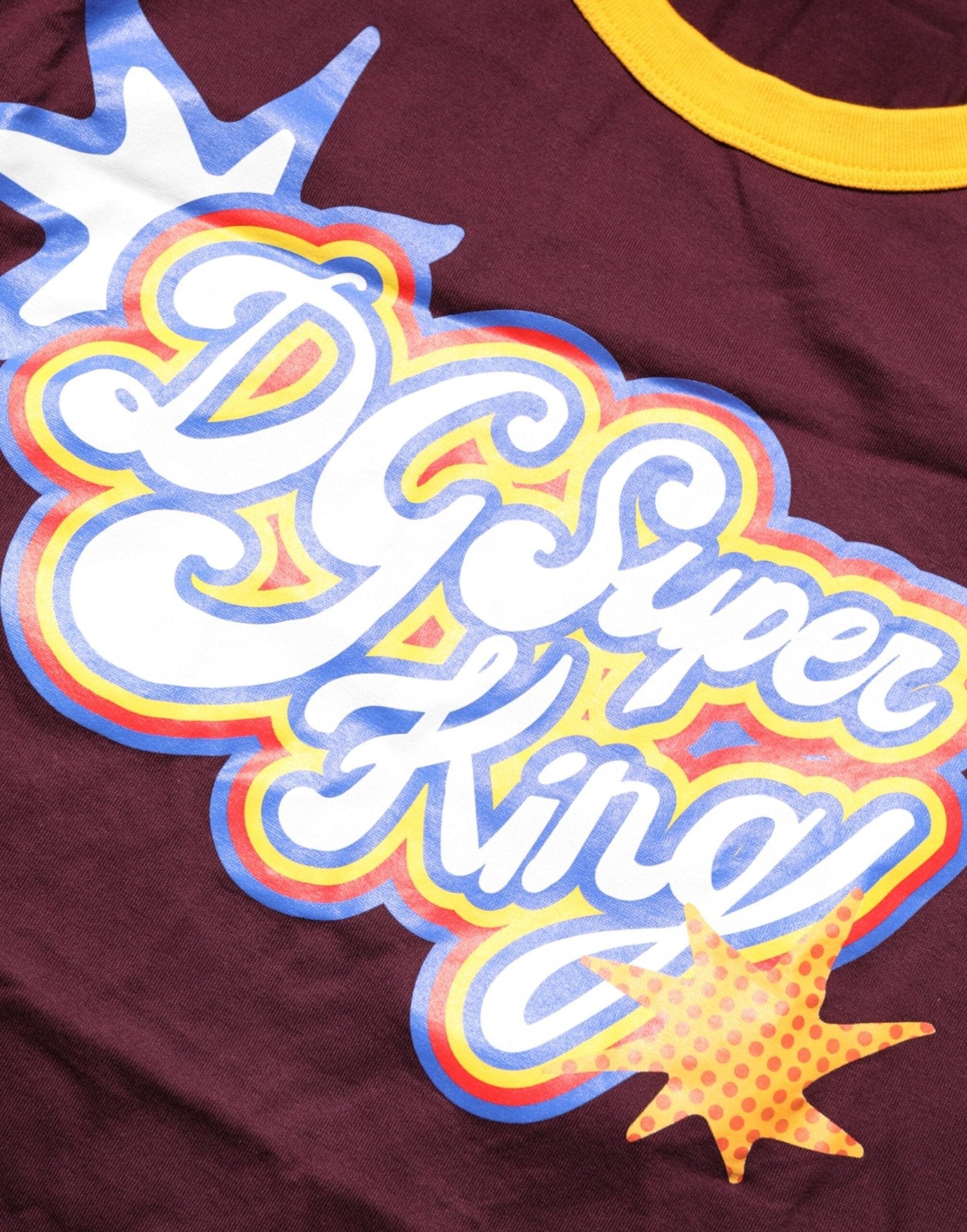 Dolce & Gabbana Burgundy Cotton DG Super King Logo T-Shirt – IT48 | M par Dolce & Gabbana | Disponible sur Sandy Store ByNet