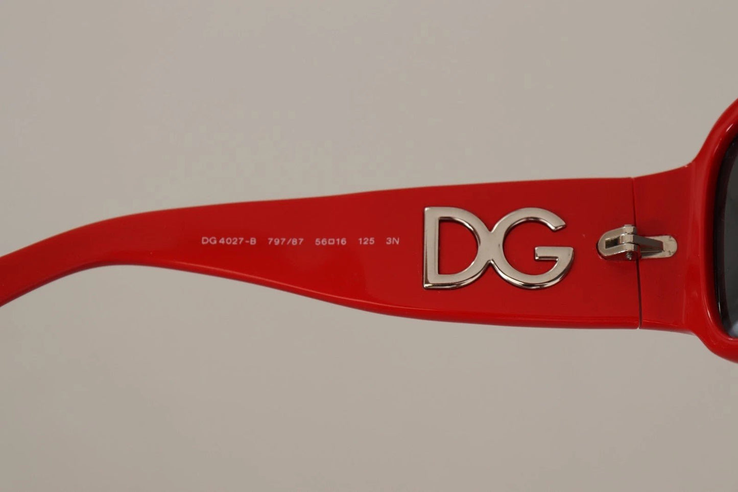 Dolce & Gabbana DG4027 Red Crystal Black Lens Shades Sunglasses – par Dolce & Gabbana | Disponible sur Sandy Store ByNet