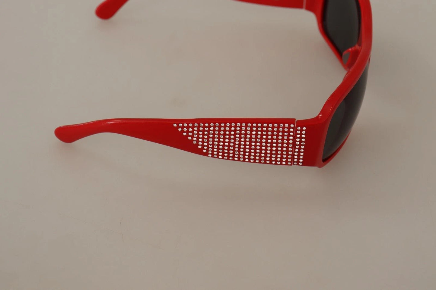 Dolce & Gabbana DG4027 Red Crystal Black Lens Shades Sunglasses – par Dolce & Gabbana | Disponible sur Sandy Store ByNet
