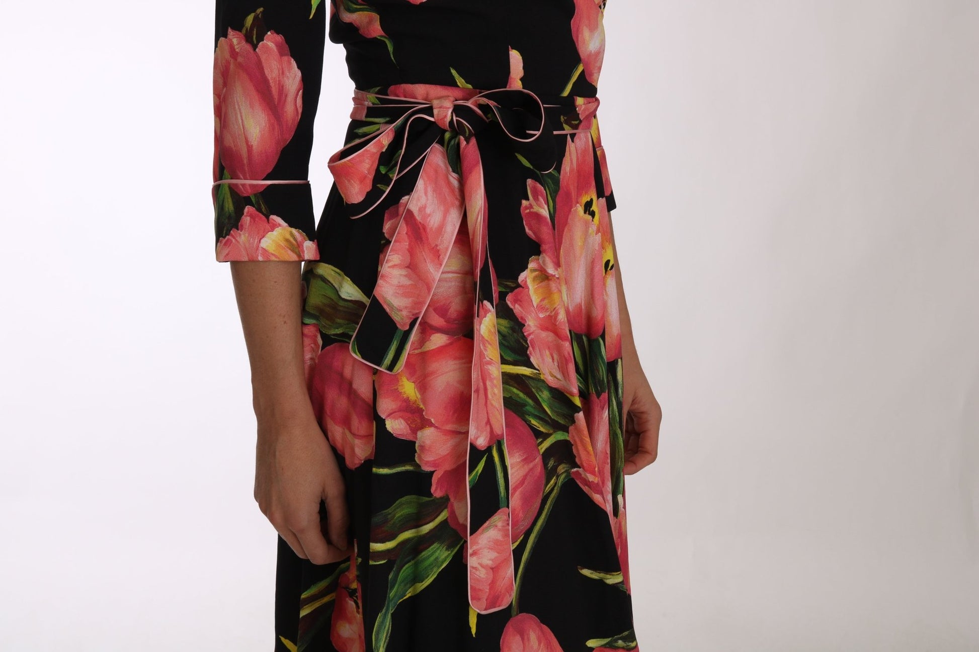 Dolce & Gabbana Elegant Black Shift Dress with Pink Tulips Print - Sandy Store ByNet