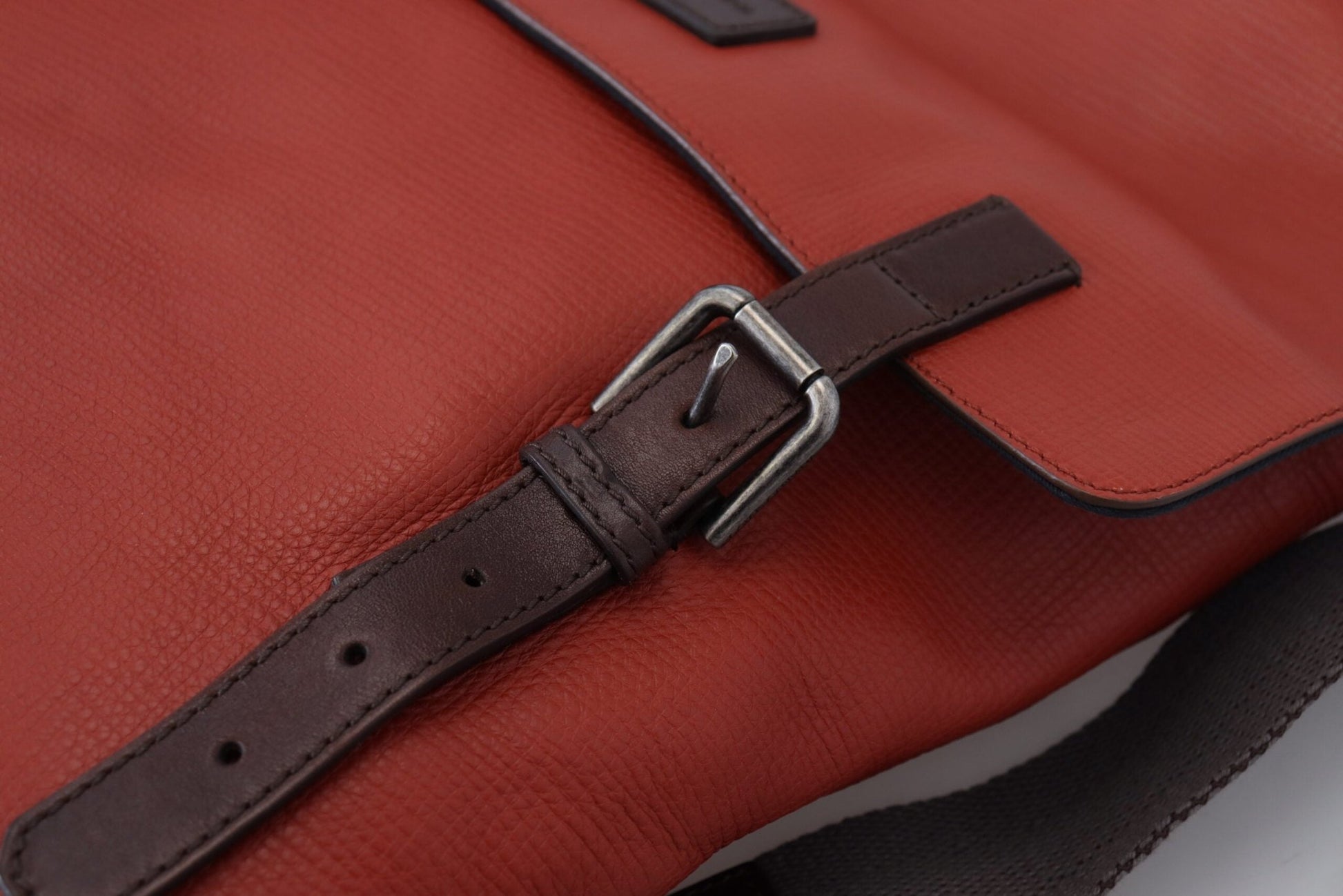 Dolce & Gabbana Elegant Calfskin Leather Backpack in Orange - Sandy Store ByNet